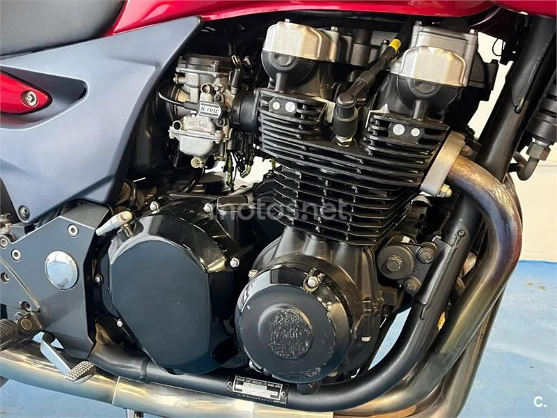 Kawasaki ZR-7S – Vista 17
