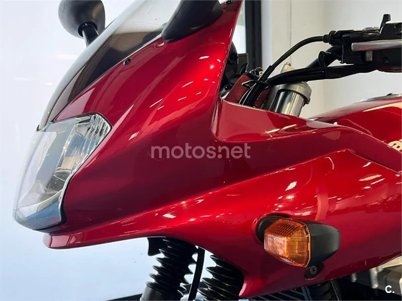Kawasaki ZR-7S – Vista 33
