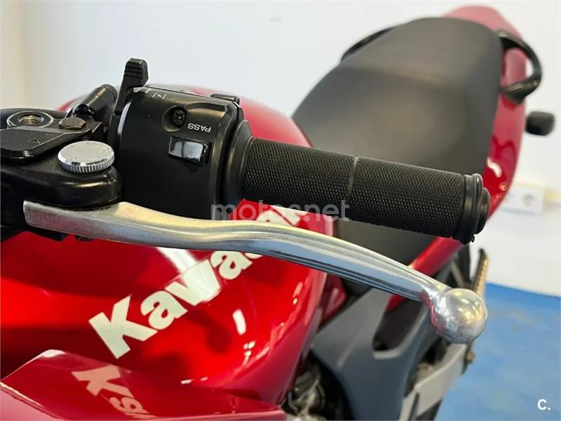 Kawasaki ZR-7S – Vista 34