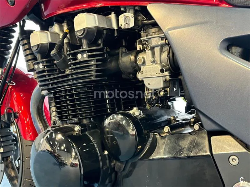 Kawasaki ZR-7S – Vista 38