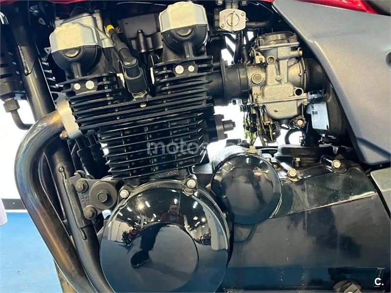 Kawasaki ZR-7S – Vista 42