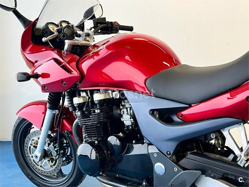 Kawasaki ZR-7S – Vista 48
