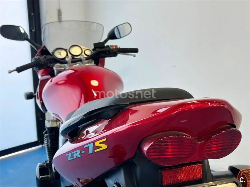 Kawasaki ZR-7S – Vista 51