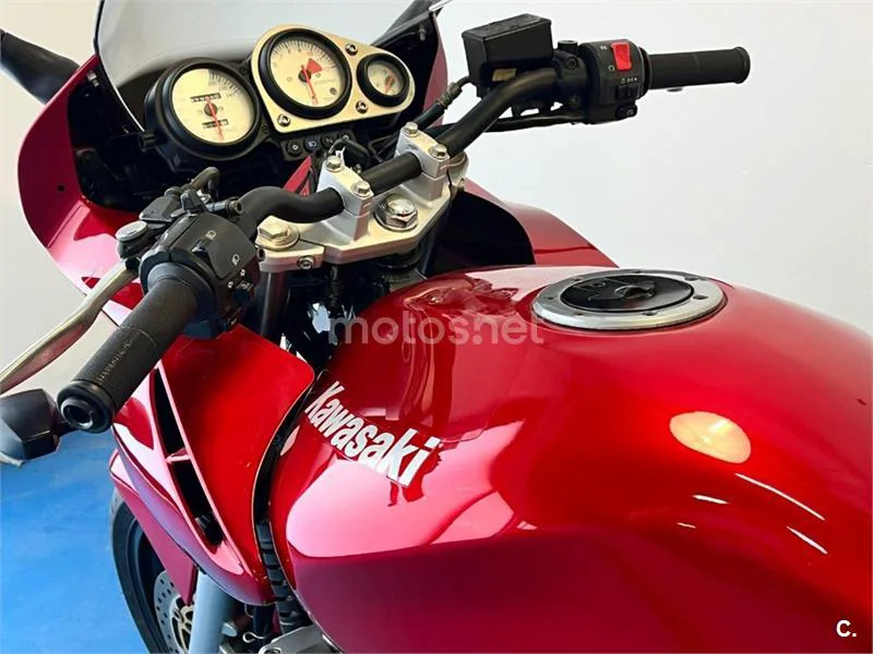 Kawasaki ZR-7S – Vista 52