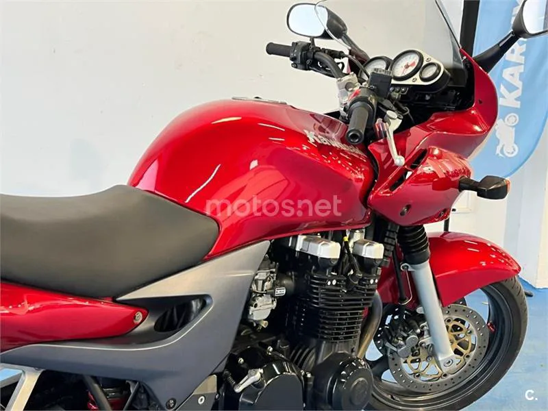 Kawasaki ZR-7S – Vista 61
