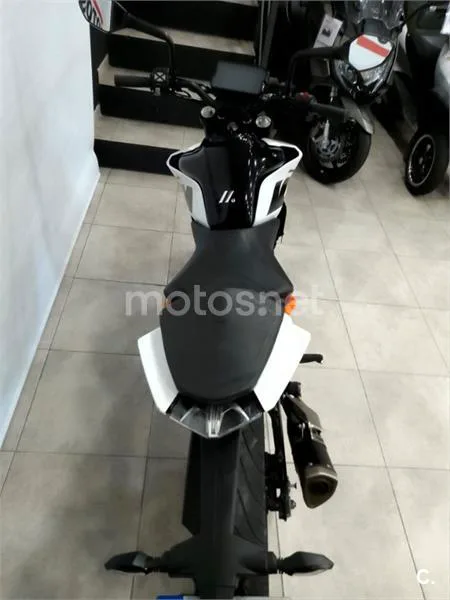 KTM 125 – Vista 6