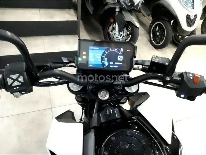 KTM 125 – Vista 9