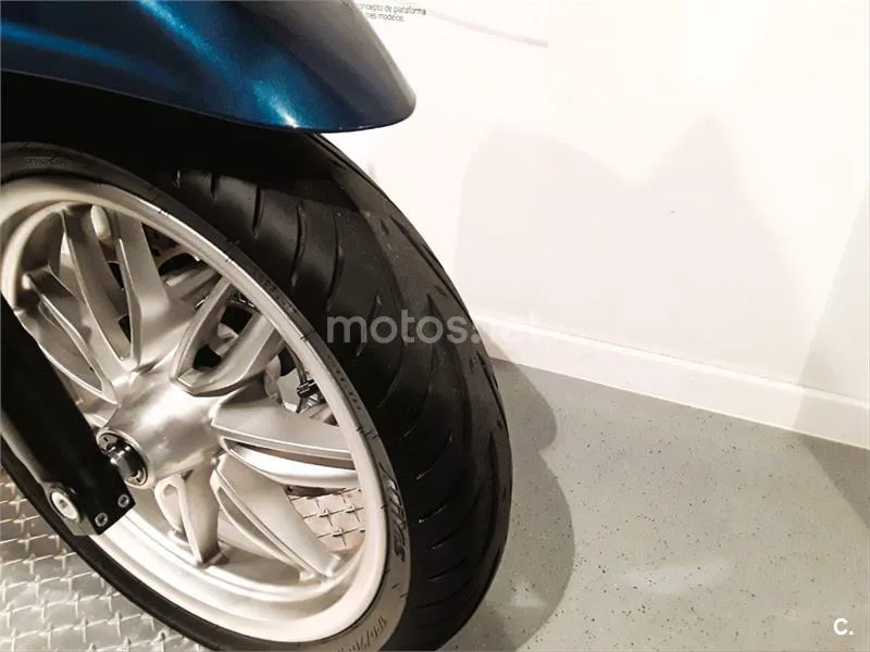Piaggio Beverly – Vista 7