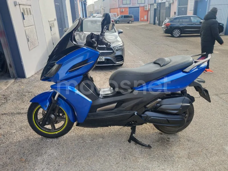Kymco K-XCT 125i - Vista 3