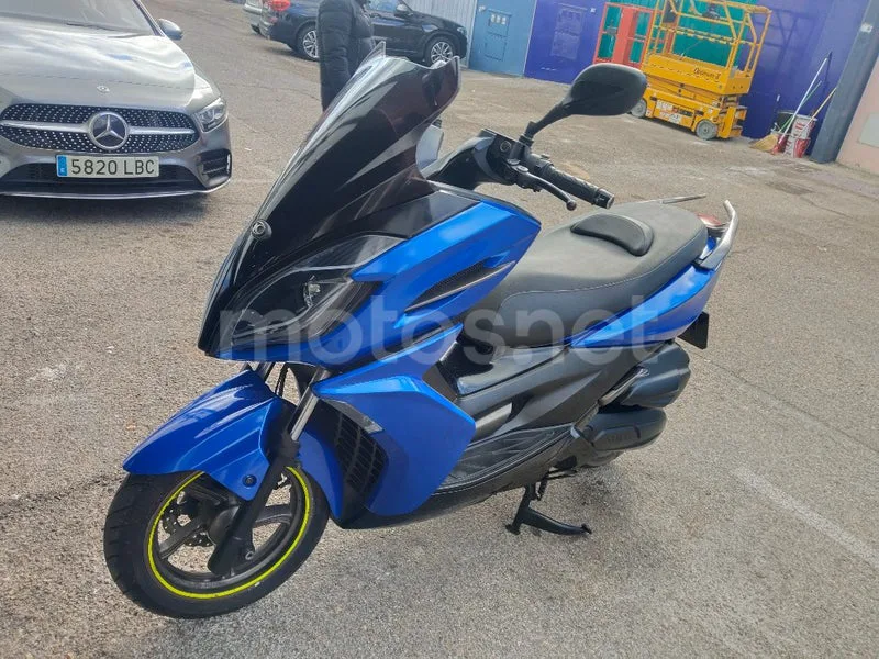 Kymco K-XCT 125i - Vista 4