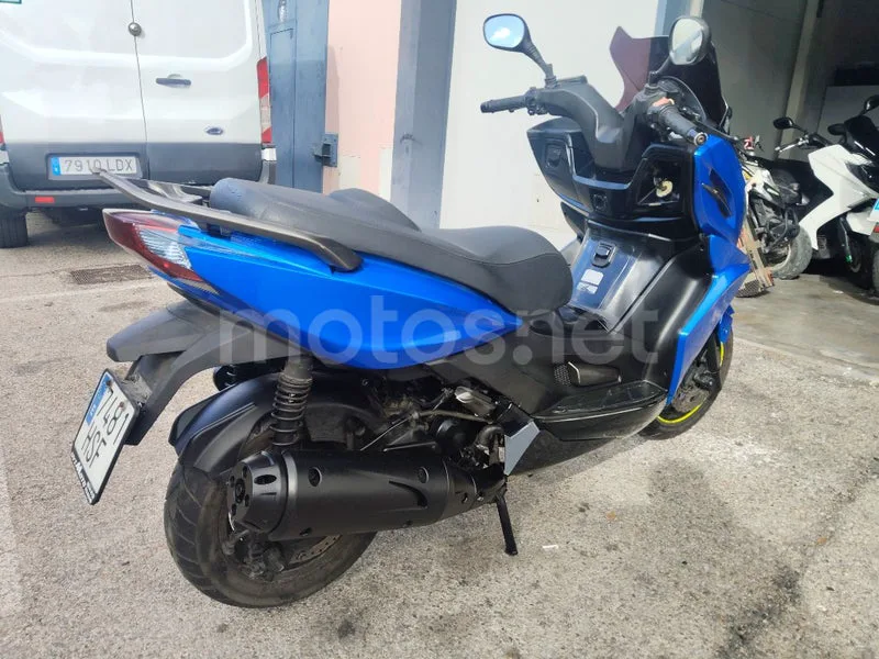 Kymco K-XCT 125i - Vista 7