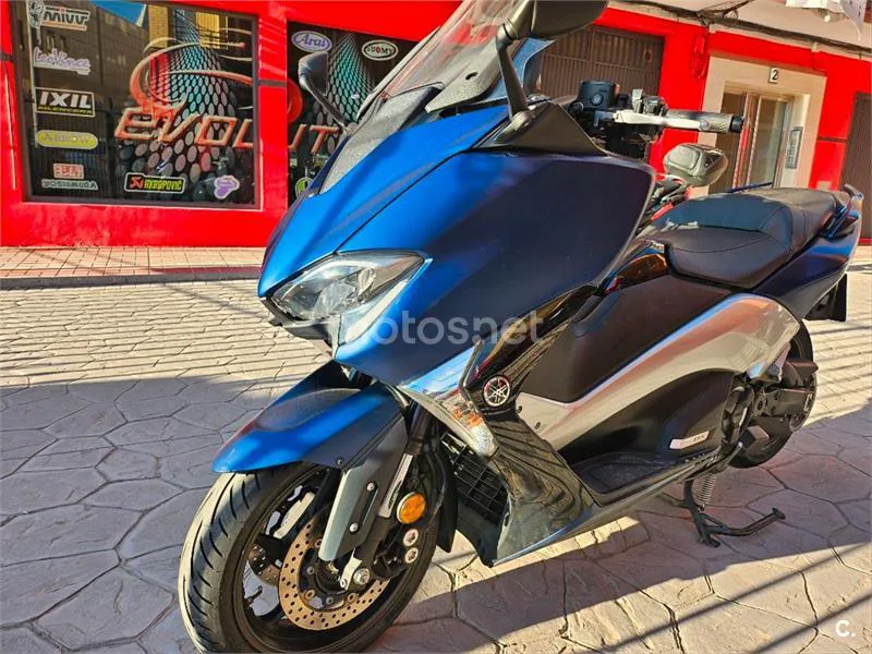 Yamaha TMAX – Vista 4