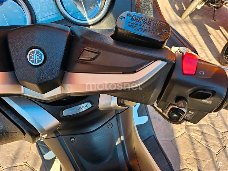 Yamaha TMAX – Vista 8