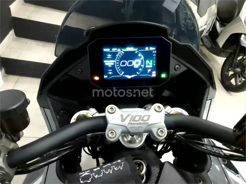 Moto Guzzi V100 Mandello – Vista 9