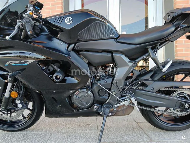 Yamaha R7 – Vista 3