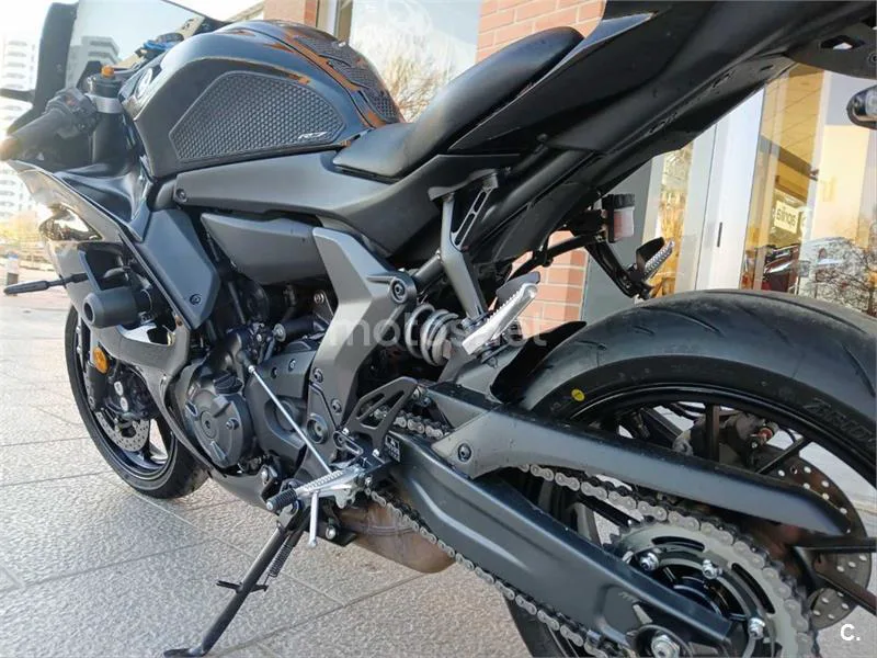 Yamaha R7 – Vista 4