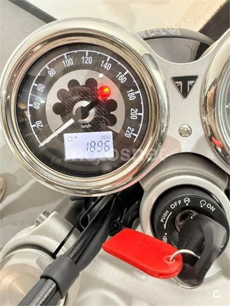 Triumph Speed Twin 1200 - Vista 5