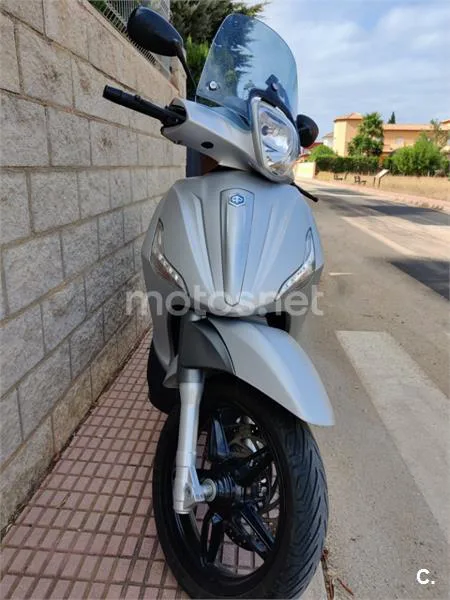 Piaggio Beverly – Vista 4