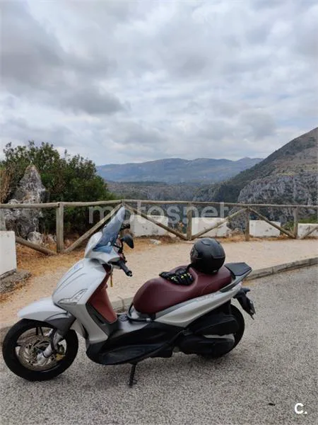 Piaggio Beverly – Vista 6