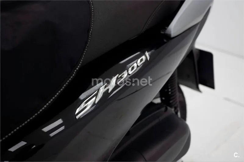 Honda SH 300i – Vista 6