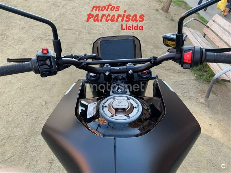 Husqvarna Svartpilen 801 – Vista 18