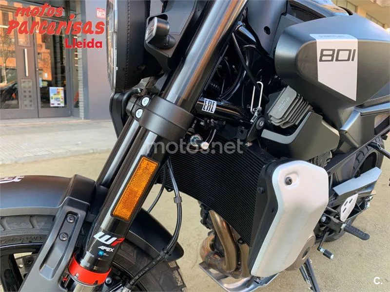 Husqvarna Svartpilen 801 – Vista 6