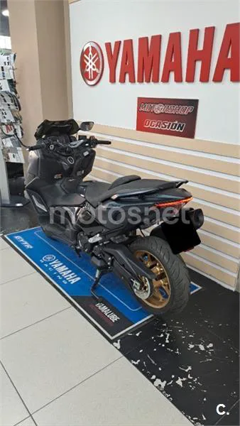 Yamaha TMAX – Vista 3