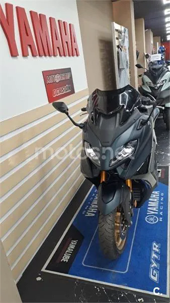 Yamaha TMAX – Vista 4