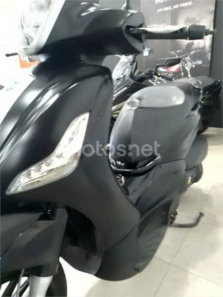 Piaggio Beverly 300 – Vista 6