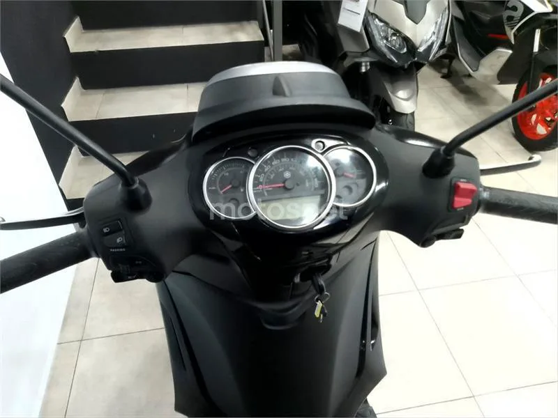 Piaggio Beverly 300 – Vista 8