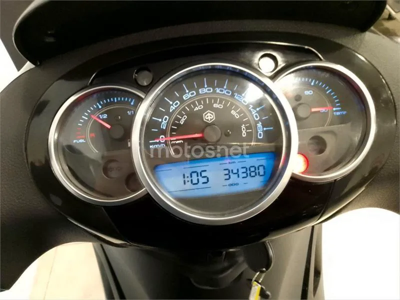 Piaggio Beverly 300 – Vista 9