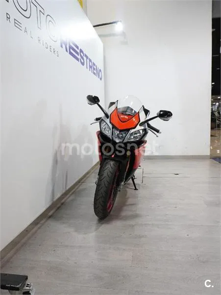 Aprilia RSV4 RF – Vista 4