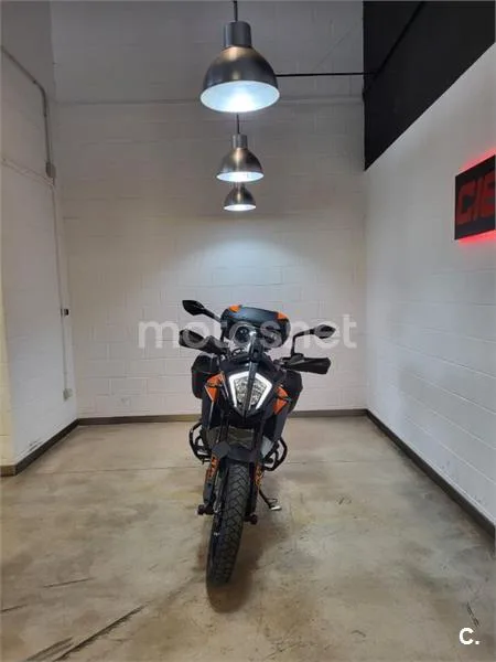 KTM 390 – Vista 26