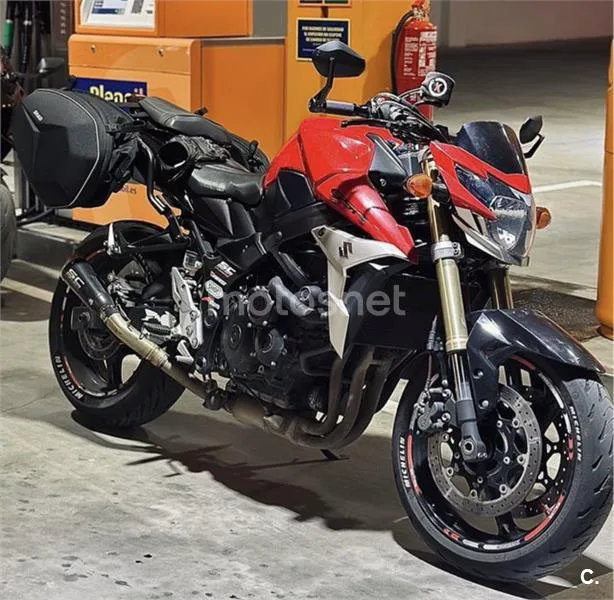 Suzuki GSR 750 – Vista 3