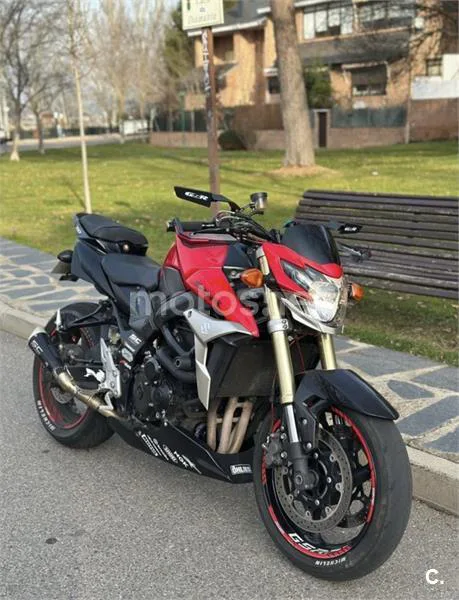 Suzuki GSR 750 – Vista 4