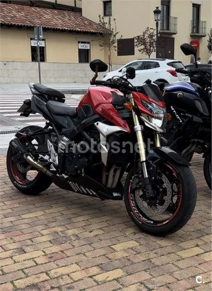 Suzuki GSR 750 – Vista 5