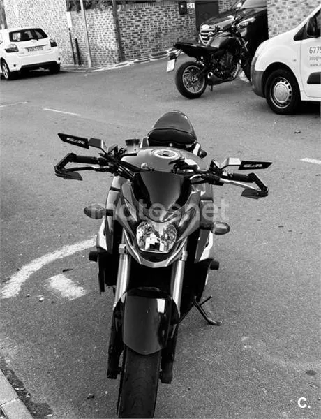 Suzuki GSR 750 – Vista 6