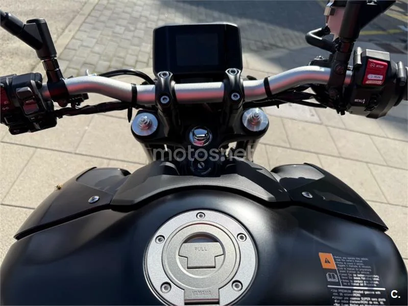 Yamaha MT-09 – Vista 15