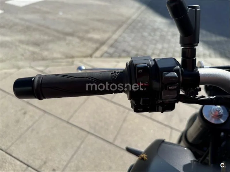Yamaha MT-09 – Vista 16