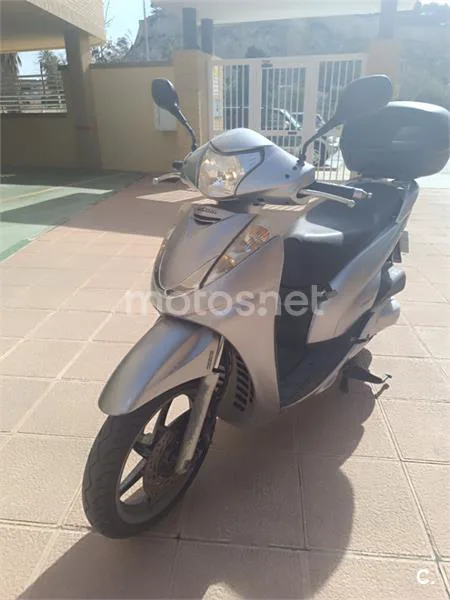 Honda SH300i – Vista 4