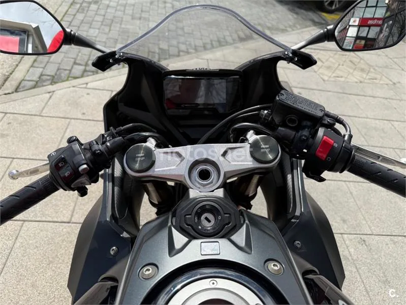 Honda CBR 650 R – Vista 15