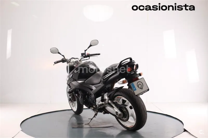 Suzuki GSR 600 – Vista 3