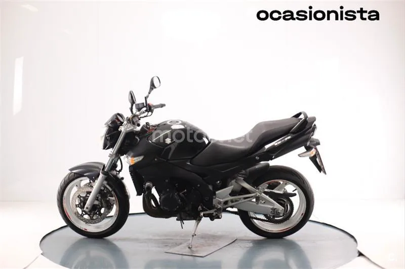 Suzuki GSR 600 – Vista 4