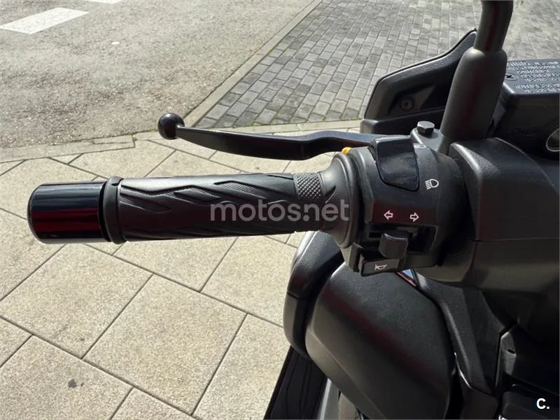 Suzuki Burgman 400 – Vista 14