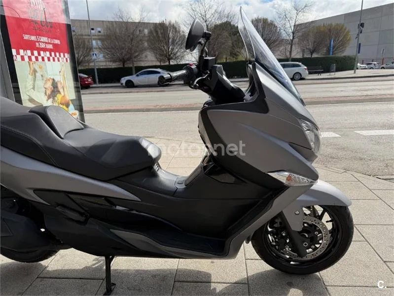 Suzuki Burgman 400 – Vista 8