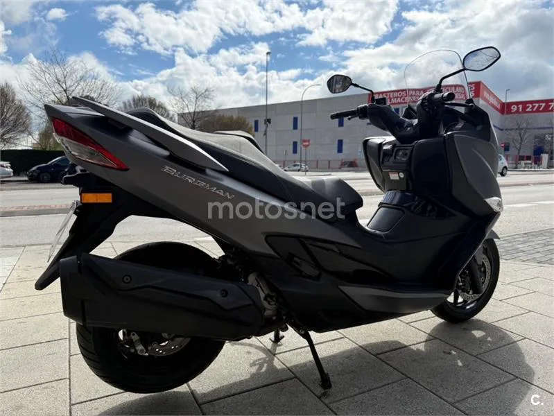 Suzuki Burgman 400 – Vista 9