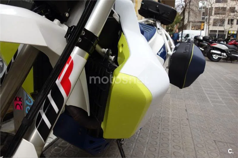 Husqvarna 701 Enduro – Vista 16
