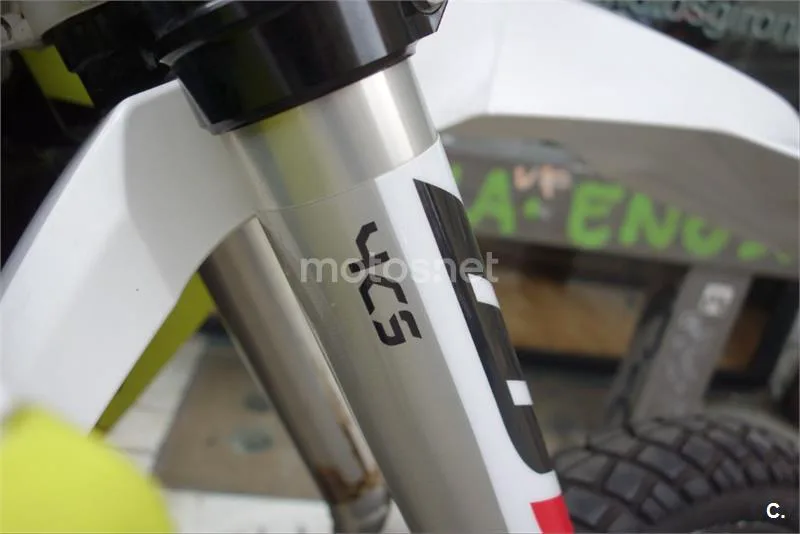 Husqvarna 701 Enduro – Vista 44