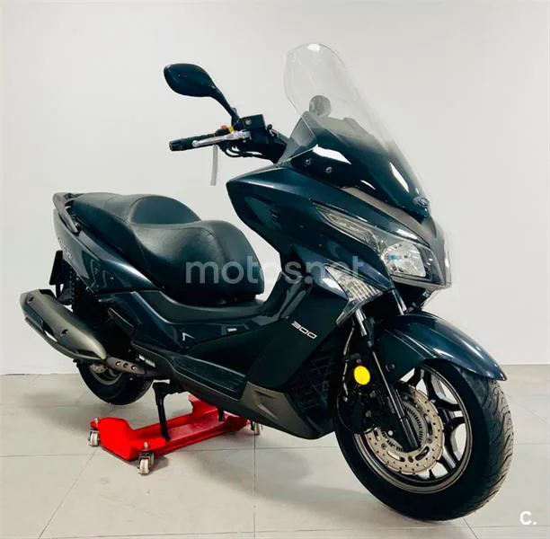 Kymco Grand Dink 300 – Vista 4