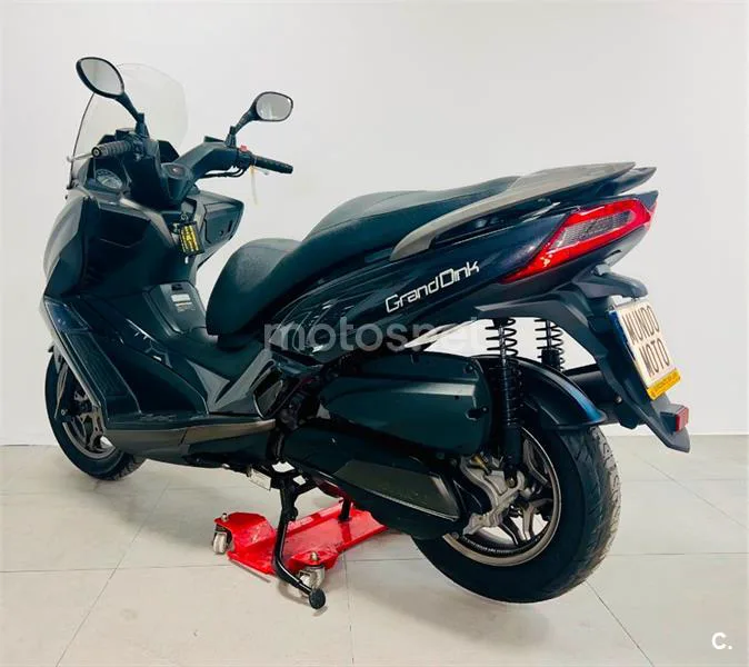 Kymco Grand Dink 300 – Vista 8